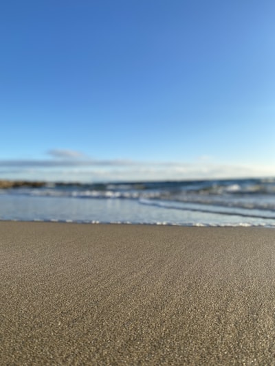 Çeşme - Denizin kumla buluştuğu sahil görüntüsü